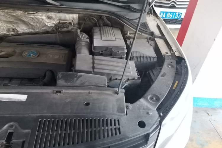 Used Volkswagen Tiguan 2015 1.8TSI Automatic Two-Wheel Drive Comfort Edition Engine Bay Left