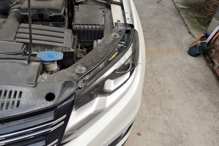 Used Volkswagen Tiguan 2015 1.8TSI Automatic Two-Wheel Drive Trend Edition Engine Bay Left