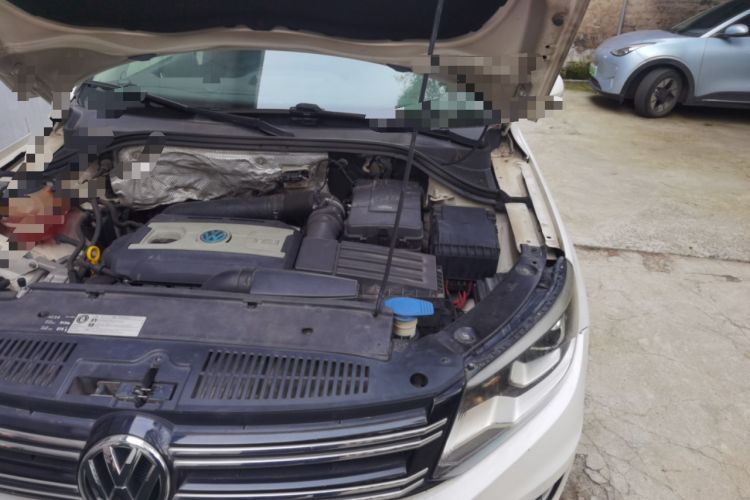 Used Volkswagen Tiguan 2015 1.8TSI Manual Two-Wheel-Drive Limited Edition Engine Bay Left