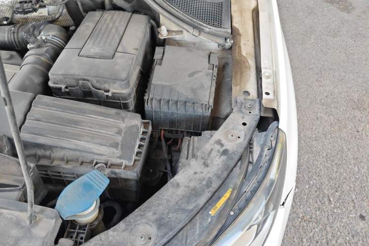 Used Volkswagen Tiguan 2015 1.8TSI Automatic All-Wheel-Drive Luxury Model Engine Bay Left