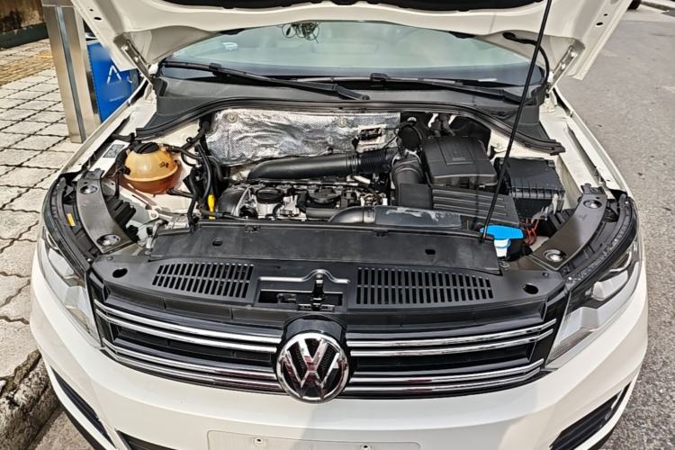 Used Volkswagen Tiguan 2015 1.8TSI Automatic Two-Wheel Drive Luxury Model Engine Bay
