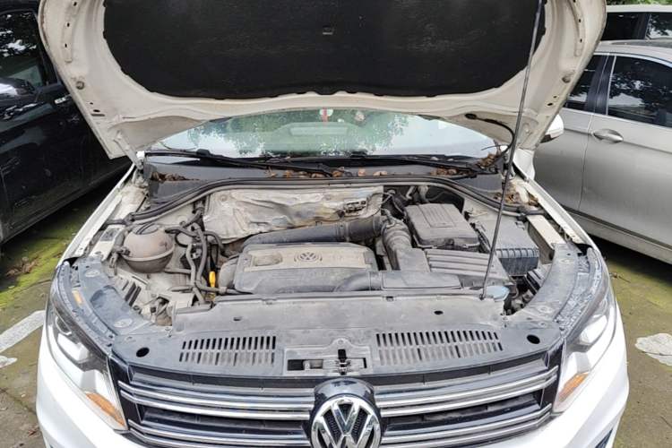 Used Volkswagen Tiguan 2015 1.8TSI Automatic Two-Wheel Drive Trend Edition Engine Bay