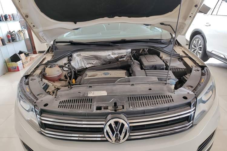 Used Volkswagen Tiguan 2015 1.8TSI Automatic Two-Wheel Drive Luxury Model Engine Bay