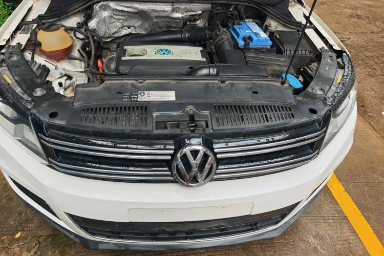 Used Volkswagen Tiguan 2015 1.8TSI Automatic All-Wheel-Drive Luxury Model Engine Bay
