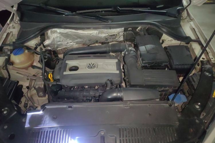 Used Volkswagen Tiguan 2015 1.8TSI Automatic Two-Wheel Drive Luxury Model Engine Bay