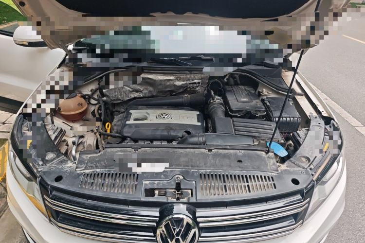 Used Volkswagen Tiguan 2015 1.8TSI Manual Two-Wheel-Drive Limited Edition Engine Bay