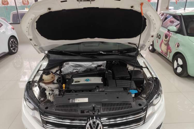 Used Volkswagen Tiguan 2015 1.8TSI Automatic All-Wheel-Drive Luxury Model Engine Bay