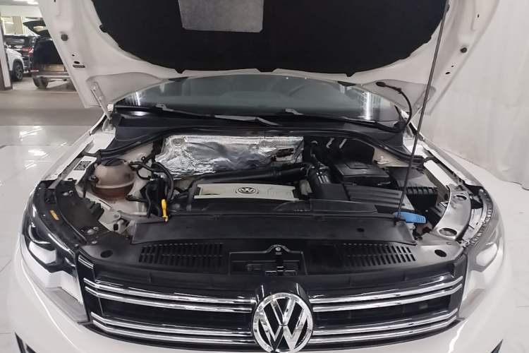 Used Volkswagen Tiguan 2015 1.8TSI Automatic Two-Wheel Drive Comfort Edition Engine Bay