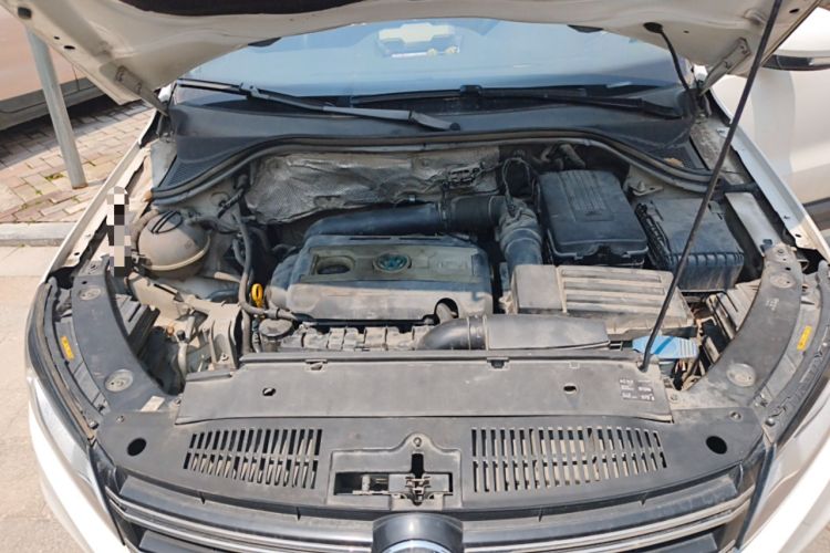 Used Volkswagen Tiguan 2015 1.8TSI Automatic Two-Wheel Drive Trend Edition Engine Bay