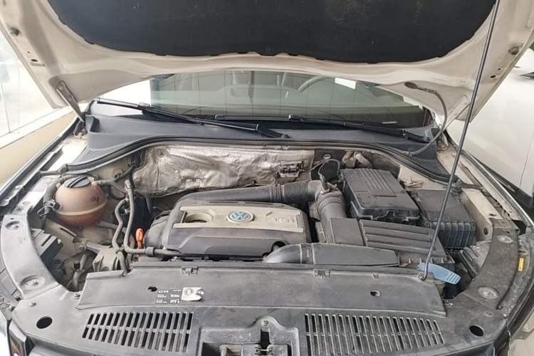 Used Volkswagen Tiguan 2015 1.8TSI Automatic Two-Wheel Drive Trend Edition Engine Bay