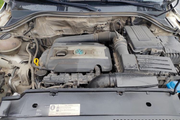 Used Volkswagen Tiguan 2015 1.8TSI Automatic All-Wheel-Drive Luxury Model Engine Bay