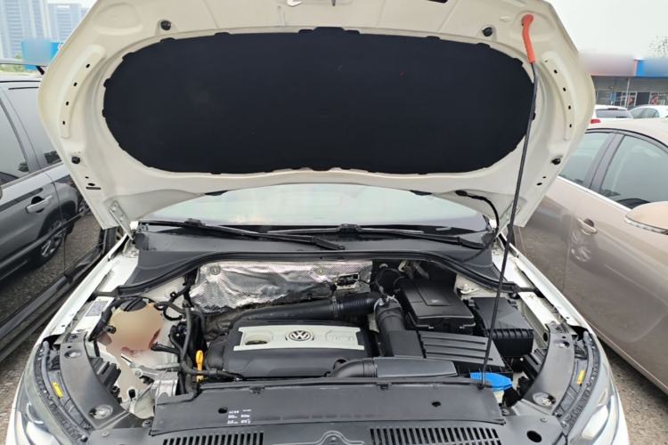 Used Volkswagen Tiguan 2015 1.8TSI Automatic Two-Wheel Drive Comfort Edition Engine Bay