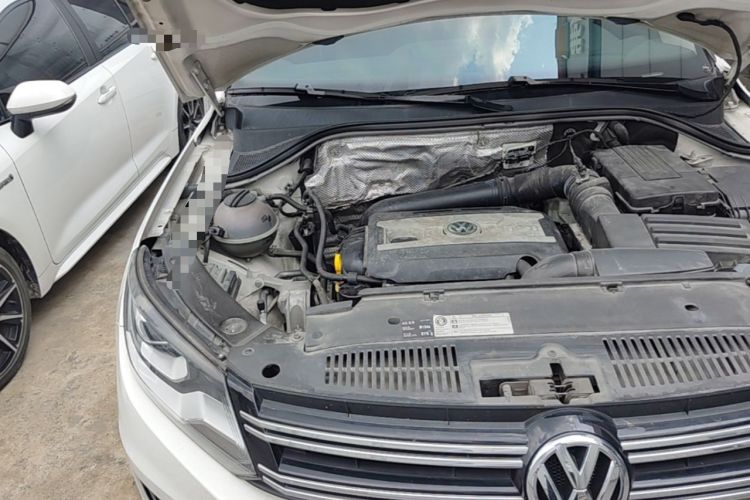 Used Volkswagen Tiguan 2015 1.8TSI Automatic Two-Wheel Drive Luxury Model Engine Bay Right