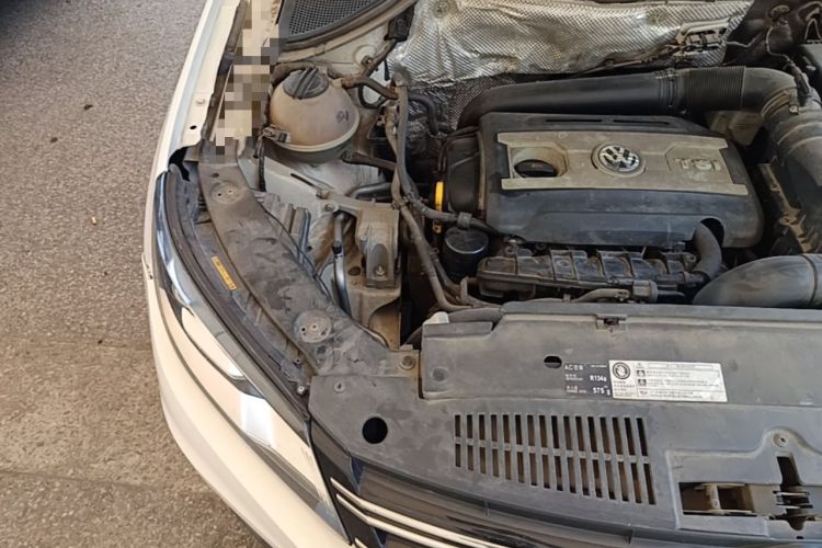 Used Volkswagen Tiguan 2015 1.8TSI Automatic Two-Wheel Drive Comfort Edition Engine Bay Right