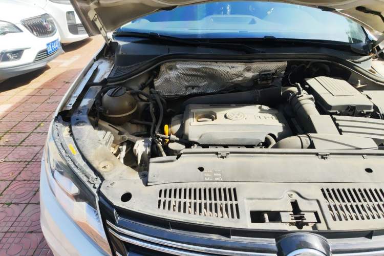 Used Volkswagen Tiguan 2015 1.8TSI Automatic Two-Wheel Drive Luxury Model Engine Bay Right