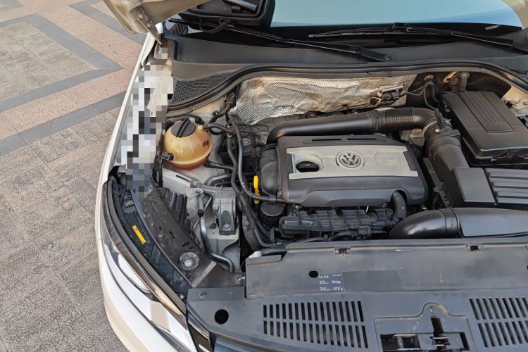 Used Volkswagen Tiguan 2015 1.8TSI Automatic Two-Wheel Drive Luxury Model Engine Bay Right