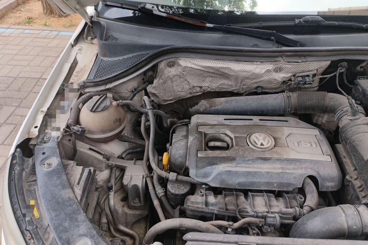 Used Volkswagen Tiguan 2015 1.8TSI Automatic Two-Wheel Drive Luxury Model Engine Bay Right