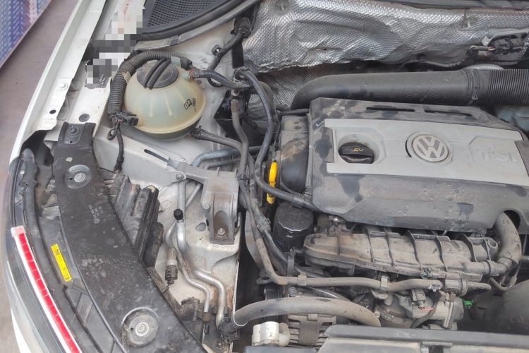 Used Volkswagen Tiguan 2015 1.8TSI Manual Two-Wheel-Drive Limited Edition Engine Bay Right