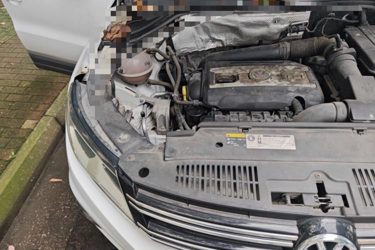 Used Volkswagen Tiguan 2015 2.0 TSI Comfort Edition Engine Bay Right