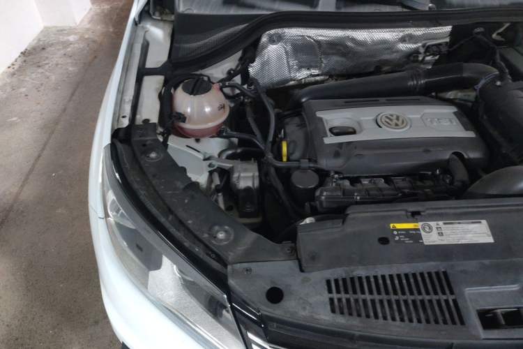 Used Volkswagen Tiguan 2015 2.0 TSI Comfort Edition Engine Bay Right