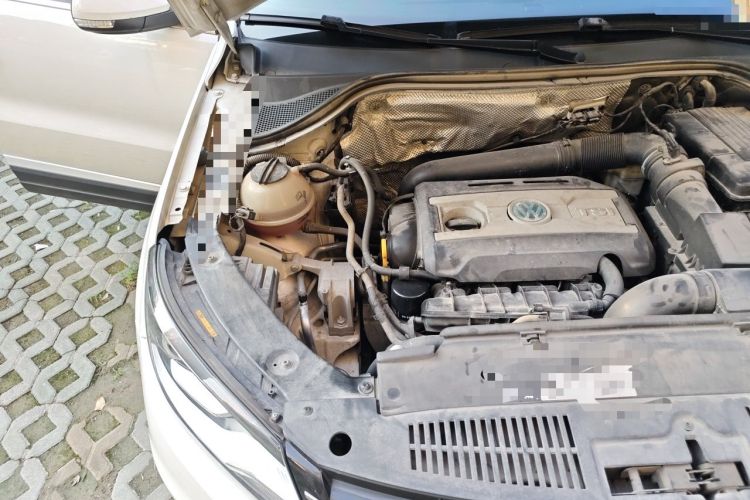 Used Volkswagen Tiguan 2015 1.8TSI Automatic Two-Wheel Drive Luxury Model Engine Bay Right