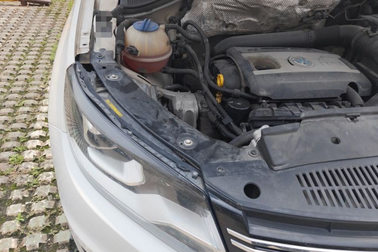 Used Volkswagen Tiguan 2015 1.8TSI Automatic Two-Wheel Drive Comfort Edition Engine Bay Right