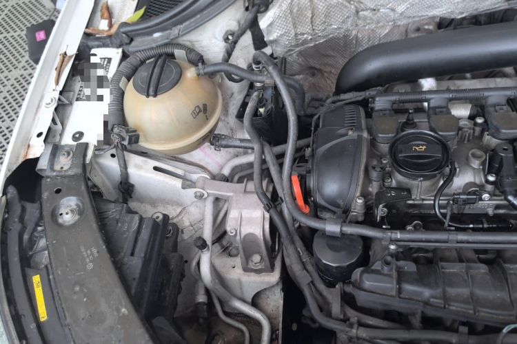 Used Volkswagen Tiguan 2015 1.8TSI Automatic Two-Wheel Drive Luxury Model Engine Bay Right