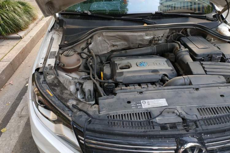 Used Volkswagen Tiguan 2015 1.8TSI Automatic Two-Wheel Drive Comfort Edition Engine Bay Right