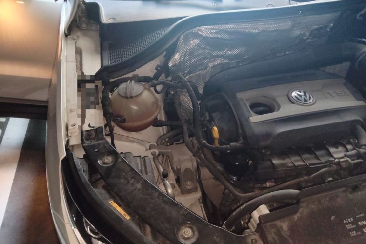 Used Volkswagen Tiguan 2015 1.8TSI Automatic Two-Wheel Drive Luxury Model Engine Bay Right