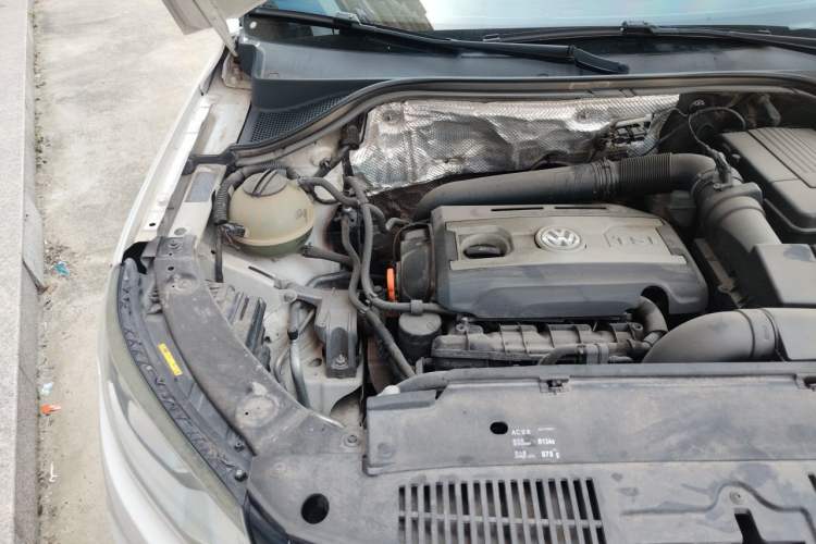 Used Volkswagen Tiguan 2015 1.8TSI Automatic Two-Wheel Drive Luxury Model Engine Bay Right