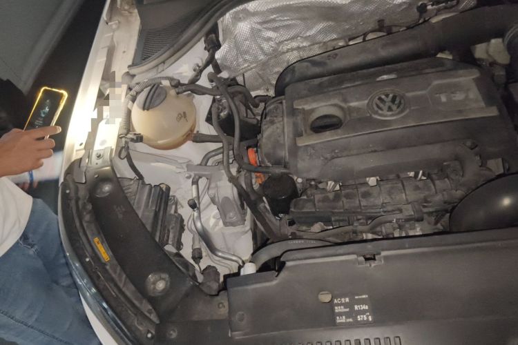 Used Volkswagen Tiguan 2015 2.0 TSI Automatic All-Wheel Drive Luxury Edition Engine Bay Right