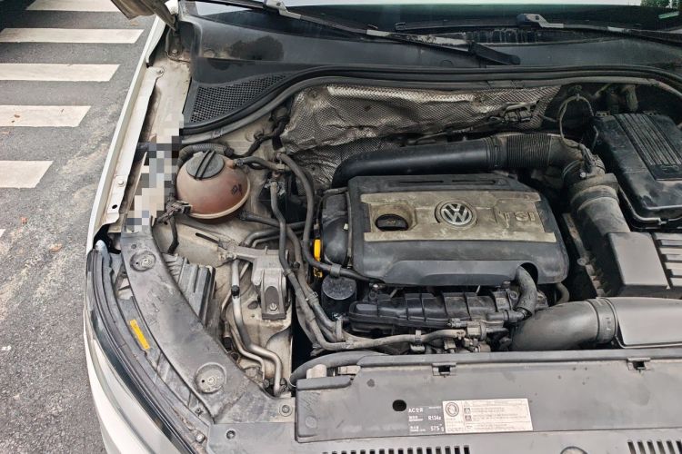 Used Volkswagen Tiguan 2015 1.8TSI Automatic Two-Wheel Drive Luxury Model Engine Bay Right