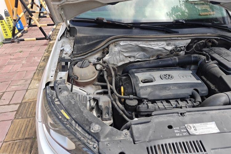 Used Volkswagen Tiguan 2015 1.8TSI Automatic Two-Wheel Drive Trend Edition Engine Bay Right