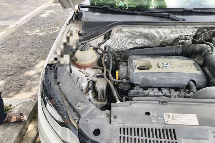 Used Volkswagen Tiguan 2015 1.8TSI Automatic Two-Wheel Drive Luxury Model Engine Bay Right