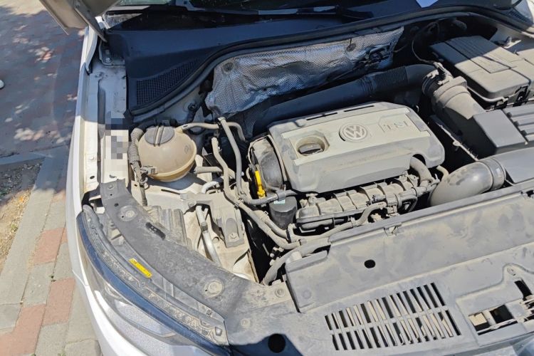 Used Volkswagen Tiguan 2015 1.8TSI Automatic All-Wheel-Drive Luxury Model Engine Bay Right