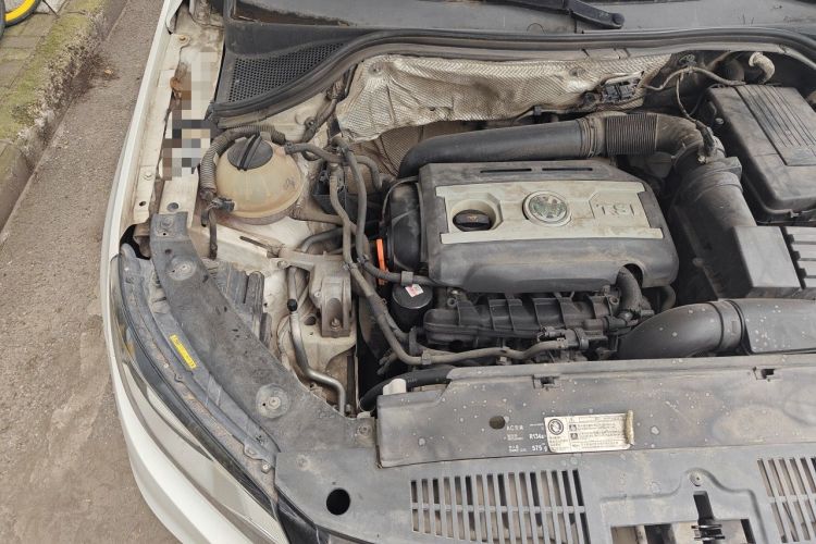 Used Volkswagen Tiguan 2015 2.0 TSI Automatic All-Wheel Drive Luxury Edition Engine Bay Right