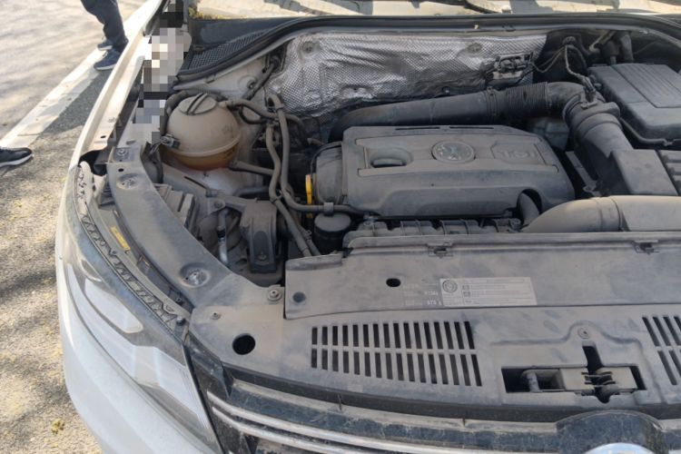 Used Volkswagen Tiguan 2015 1.8TSI Automatic Two-Wheel Drive Luxury Model Engine Bay Right