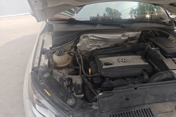 Used Volkswagen Tiguan 2015 1.8TSI Automatic Two-Wheel Drive Luxury Model Engine Bay Right