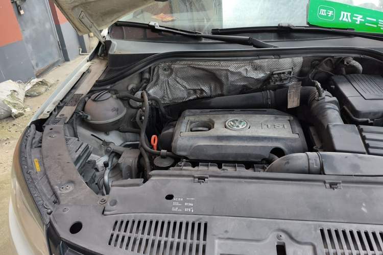 Used Volkswagen Tiguan 2015 1.8TSI Automatic Two-Wheel Drive Luxury Model Engine Bay Right