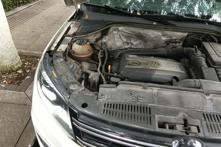 Used Volkswagen Tiguan 2015 1.8TSI Automatic Two-Wheel Drive Comfort Edition Engine Bay Right