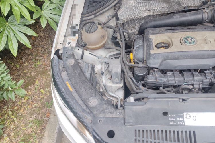 Used Volkswagen Tiguan 2015 1.8TSI Automatic Two-Wheel Drive Luxury Model Engine Bay Right