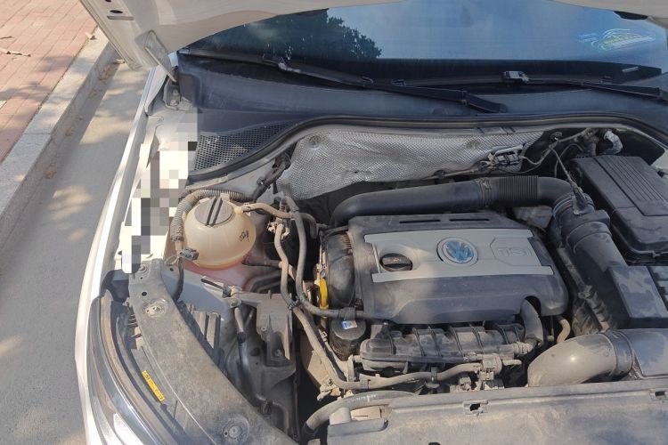 Used Volkswagen Tiguan 2015 1.8TSI Manual Two-Wheel Drive Fashion Edition Engine Bay Right