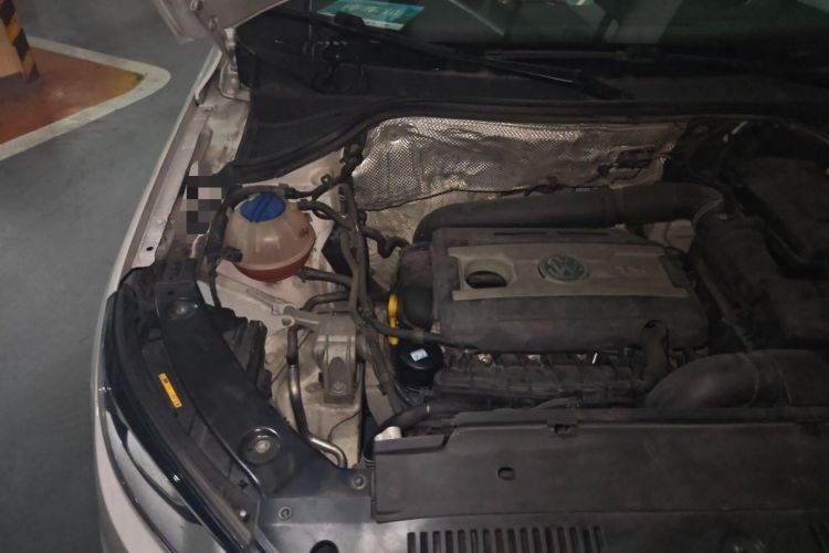 Used Volkswagen Tiguan 2015 1.8TSI Automatic Two-Wheel Drive Luxury Model Engine Bay Right