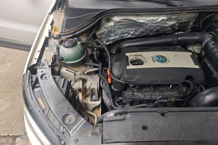 Used Volkswagen Tiguan 2015 1.8TSI Automatic Two-Wheel Drive Luxury Model Engine Bay Right