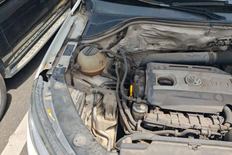 Used Volkswagen Tiguan 2015 1.8TSI Automatic Two-Wheel Drive Comfort Edition Engine Bay Right