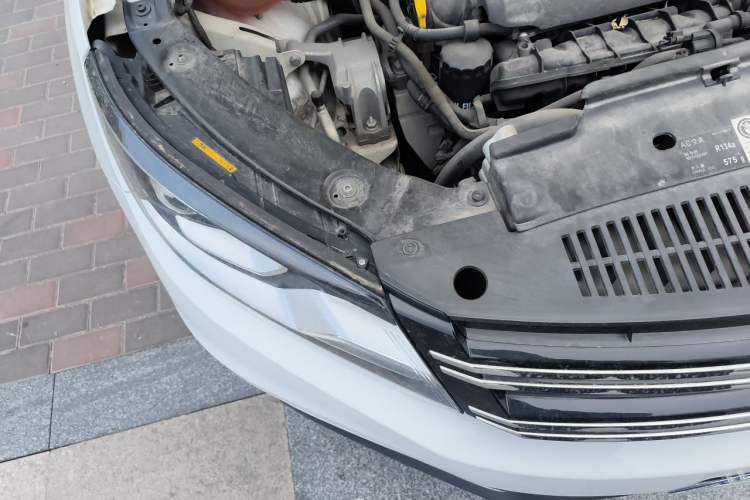 Used Volkswagen Tiguan 2015 1.8TSI Automatic Two-Wheel Drive Trend Edition Engine Bay Right