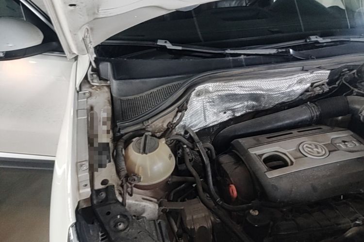 Used Volkswagen Tiguan 2015 1.8TSI Automatic Two-Wheel Drive Luxury Model Engine Bay Right