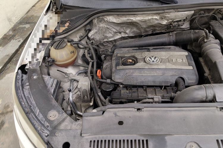 Used Volkswagen Tiguan 2015 1.8TSI Automatic Two-Wheel Drive Luxury Model Engine Bay Right