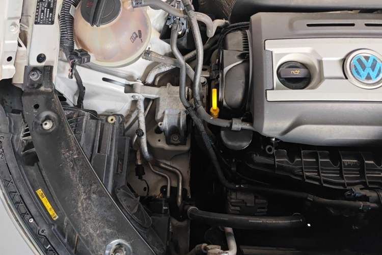 Used Volkswagen Tiguan 2015 2.0 TSI Automatic All-Wheel Drive Luxury Edition Engine Bay Right