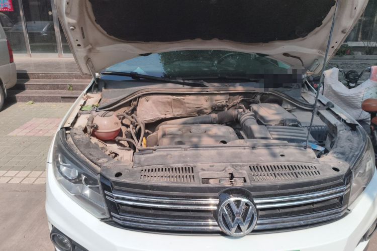 Used Volkswagen Tiguan 2015 2.0 TSI Comfort Edition Engine Bay Right